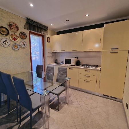 Casa Vittoria Sirmione Punta Gro Con Piscina Apartment ภายนอก รูปภาพ