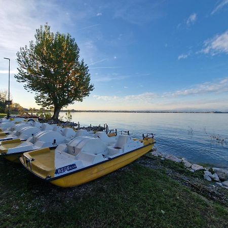 Casa Vittoria Sirmione Punta Gro Con Piscina Apartment ภายนอก รูปภาพ