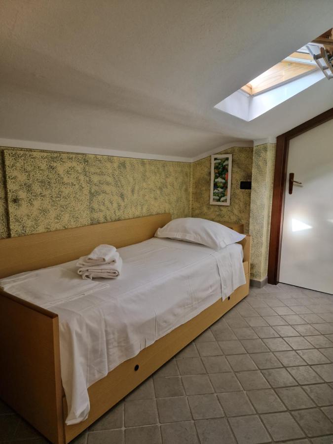 Casa Vittoria Sirmione Punta Gro Con Piscina Apartment ภายนอก รูปภาพ