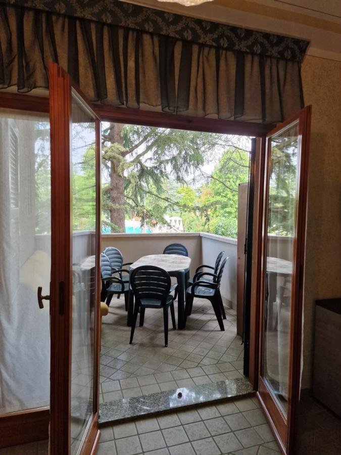 Casa Vittoria Sirmione Punta Gro Con Piscina Apartment ภายนอก รูปภาพ