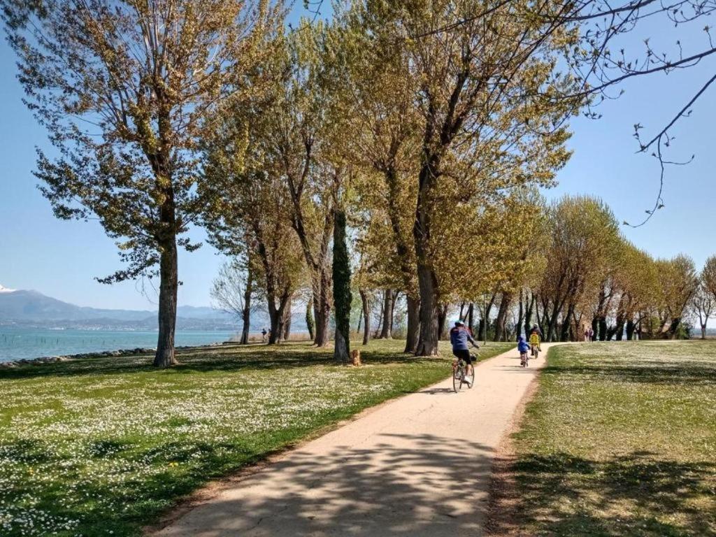 Casa Vittoria Sirmione Punta Gro Con Piscina Apartment ภายนอก รูปภาพ