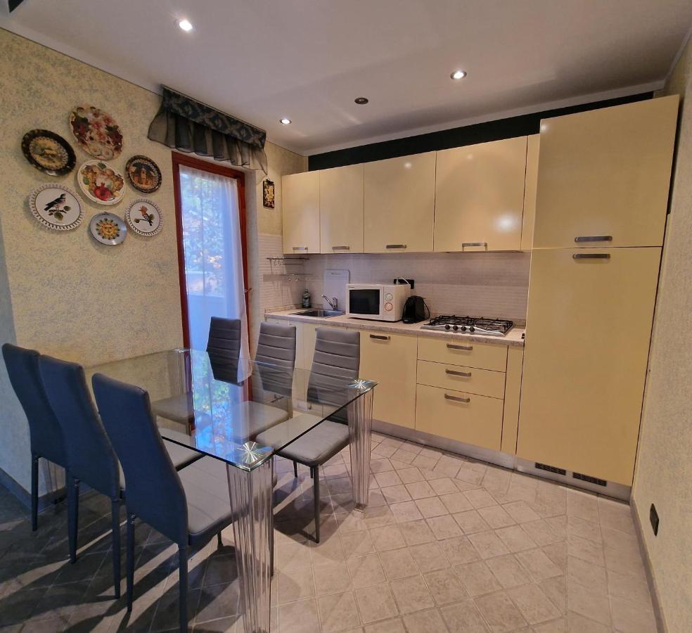 Casa Vittoria Sirmione Punta Gro Con Piscina Apartment ภายนอก รูปภาพ