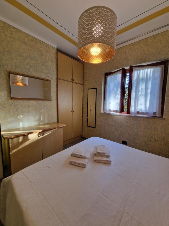 Casa Vittoria Sirmione Punta Gro Con Piscina Apartment ภายนอก รูปภาพ