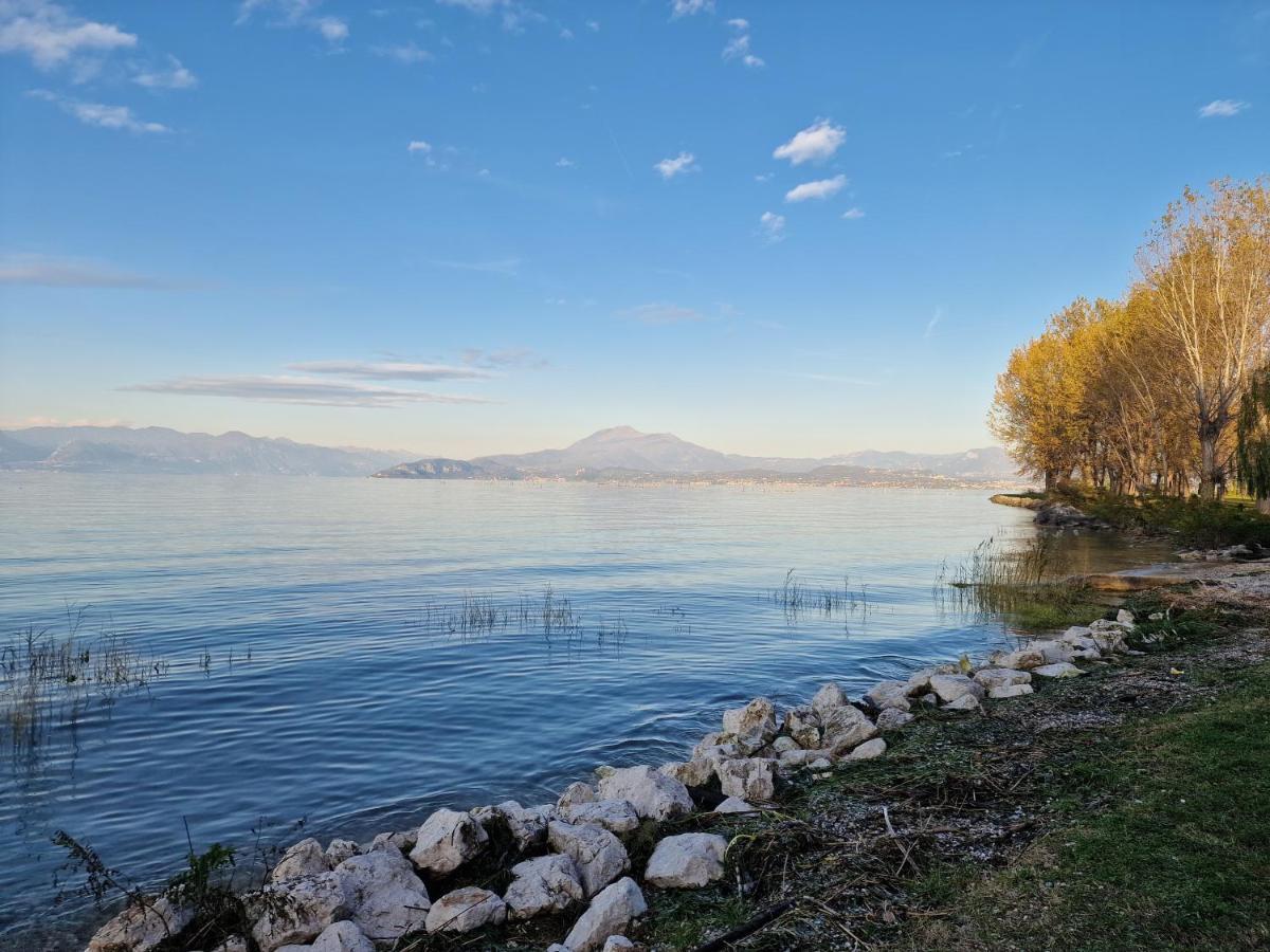 Casa Vittoria Sirmione Punta Gro Con Piscina Apartment ภายนอก รูปภาพ