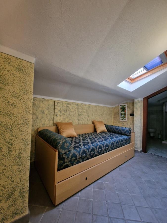 Casa Vittoria Sirmione Punta Gro Con Piscina Apartment ภายนอก รูปภาพ